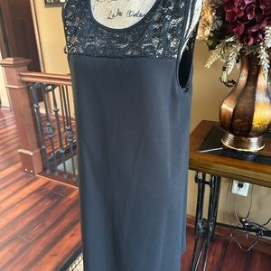 Black sleeveless dress